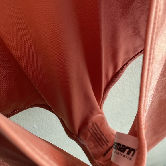 One piece - Picture 4 of 5